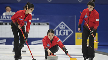 不仅有力地 不仅有力地